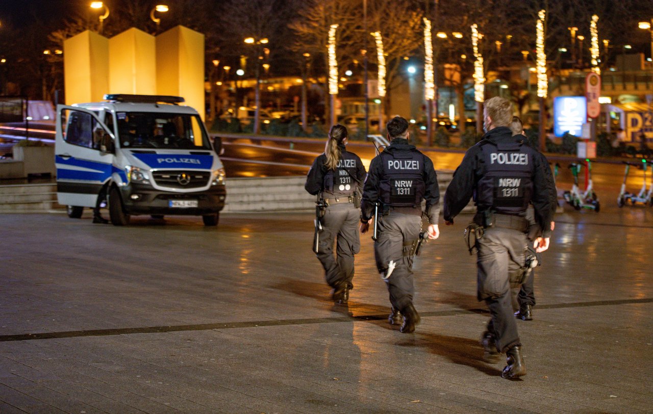 Dortmund: Mann Betritt Polizeiwache Und Dreht Dann Komplett Durch ...