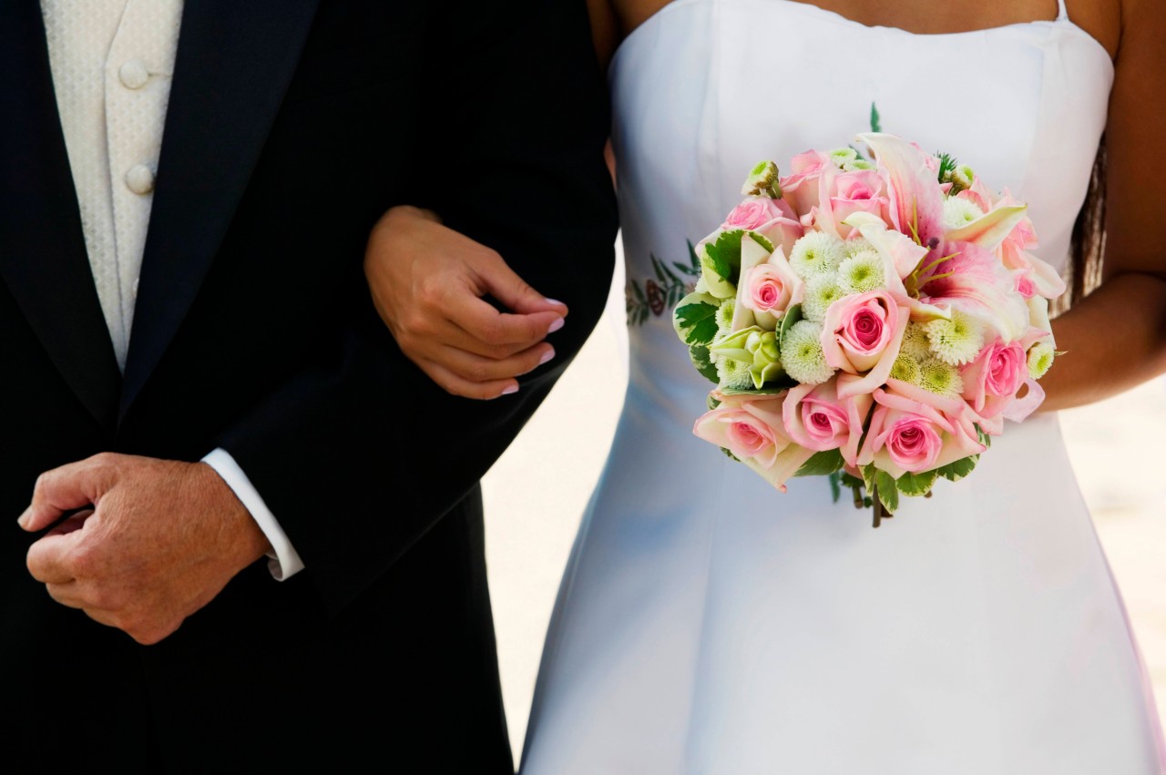 Ein Mann wirft seine eigene Mutter von seiner Hochzeit. (Symbolbild)