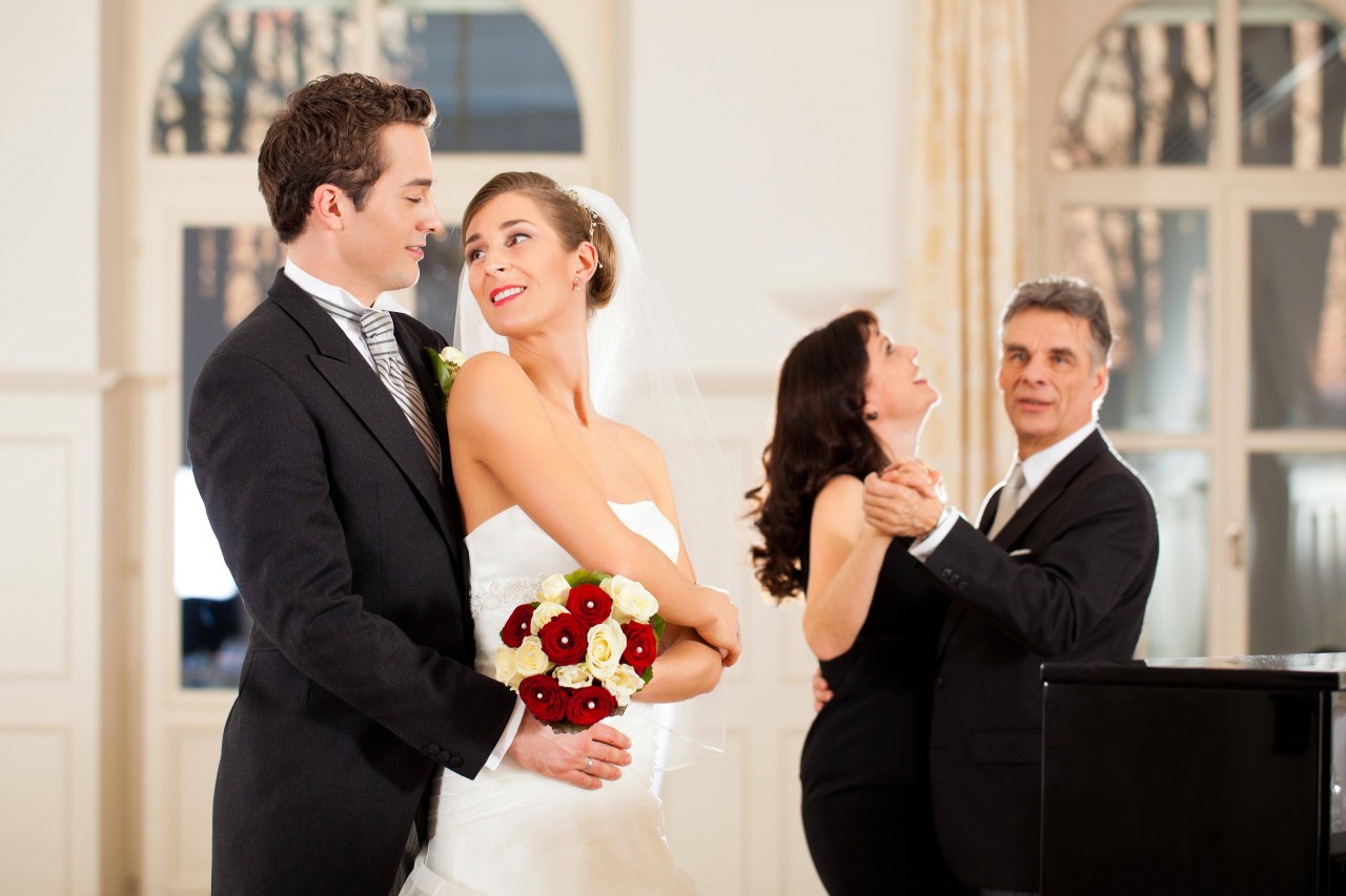 Eine Hochzeit ist für die Eltern der Braut nicht zufriedenstellend verlaufen. Jetzt fordern sie Schadensersatz! (Symbolfoto)