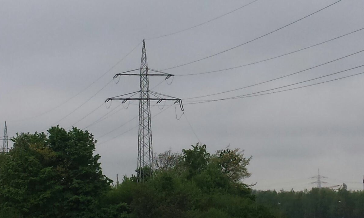 Das Stromkabel hängt herunter.