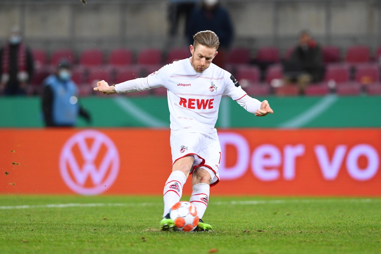 Ähnlich wie schon Florian Kainz im DFB-Pokal rutschte Coulibaly weg und schoss sich selbst an.