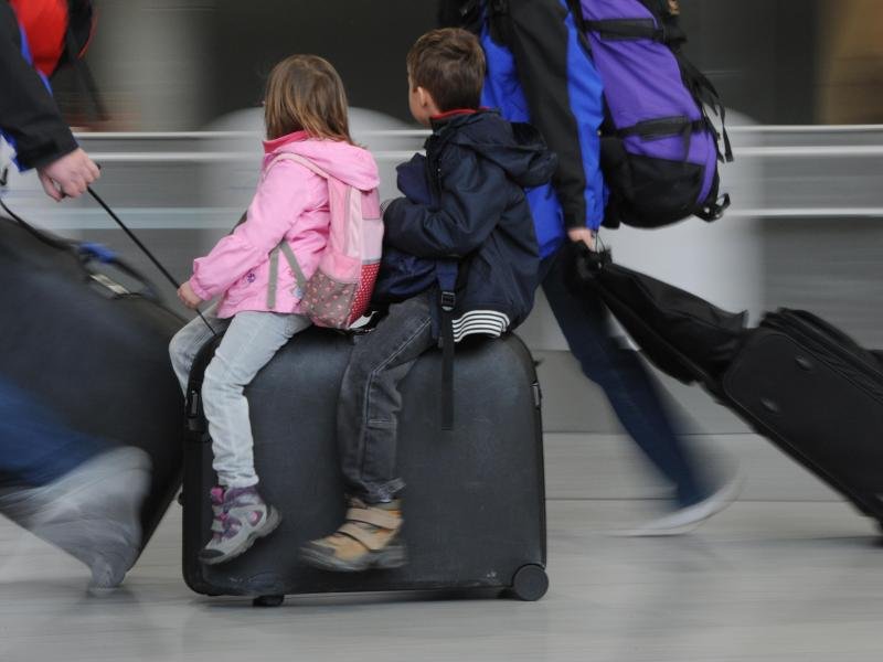 Kinder, die aus einem Hochrisikogebiet zurückkehren, können sich nun aus einer sonst anstehenden fünftägigen Quarantäne freitesten.