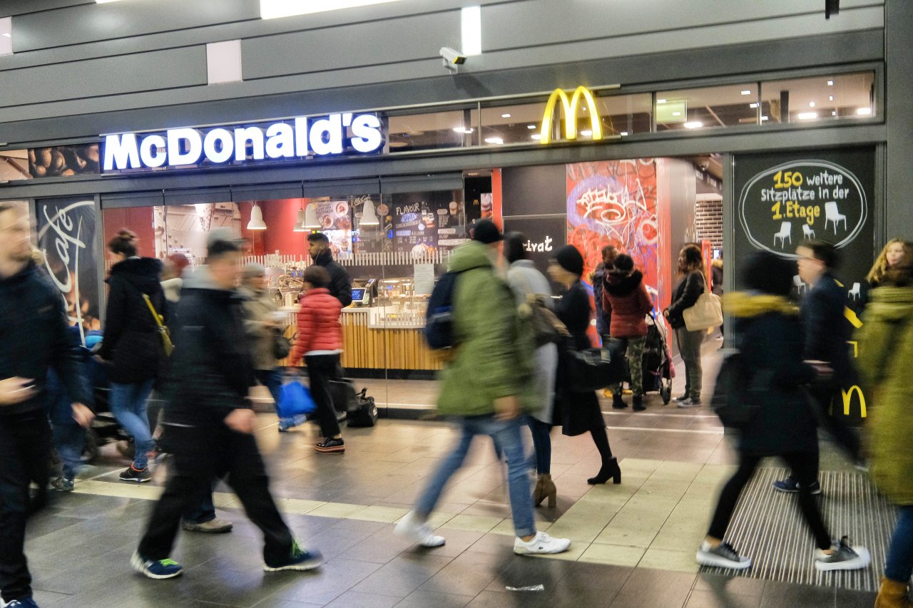 McDonalds: Polizisten wollen essen – unerwartet trifft sie DAS -  DerWesten.de