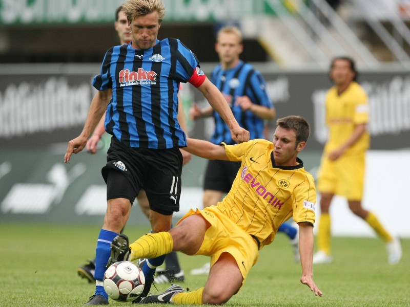 Platz 4: 17 Jahre, 4 Monate, 15 Tage: Marc Kruska machte zwar über 100 Spiele für Borussia Dortmund, aber so richtig spielte er sich nie in der ersten Elf fest. Sein wechsel zum FC Brügge nach fünf Jahren war somit nur folgerichtig. Trotz seines frühen Debüts absolvierte der defensive Mittelfeldspieler nebenher noch eine Ausbildung bei einem Dortmunder Autohaus.