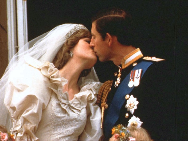 Mehr als 750 Millionen Zuschauer verfolgten die Hochzeit und Trauungszeremonie am 29. Juli 1981 per Fernsehübertragung, das Paar galt als das Traumpaar schlechthin. Der Tag der Trauung wurde zum nationalen Feiertag erklärt. 
