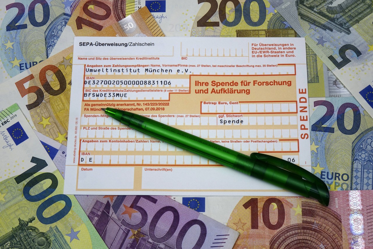 Zu Weihnachten Spenden sicher auch wieder viele Kunden der Sparkasse. (Symbolbild)