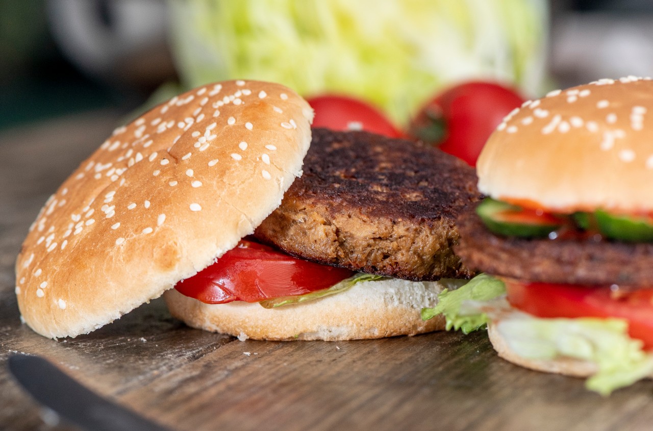 Stiftung Warentest: Drei vegetarische Patties erhielten die Gesamtnote „gut“. (Symbolbild)