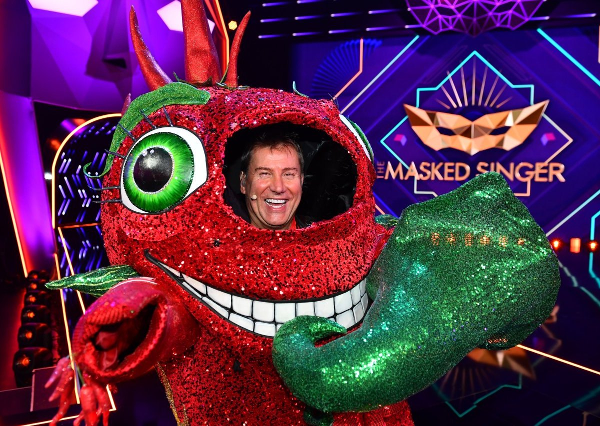 Jens Riewa bei „The Masked Singer“ als Chili verkleidet.