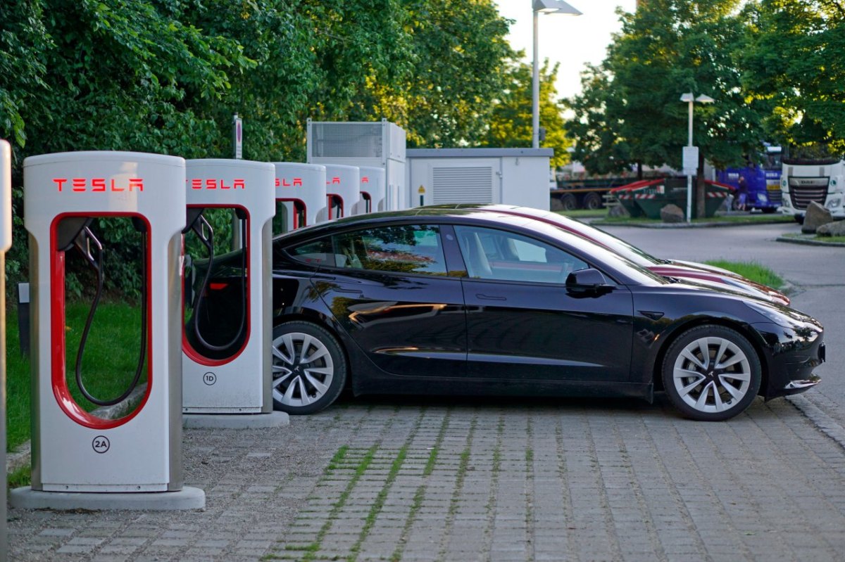 Tesla Supercharger.jpg