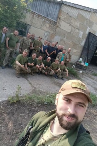 Ukraine-Krieg: Dmitri mit seinen Kameraden. 