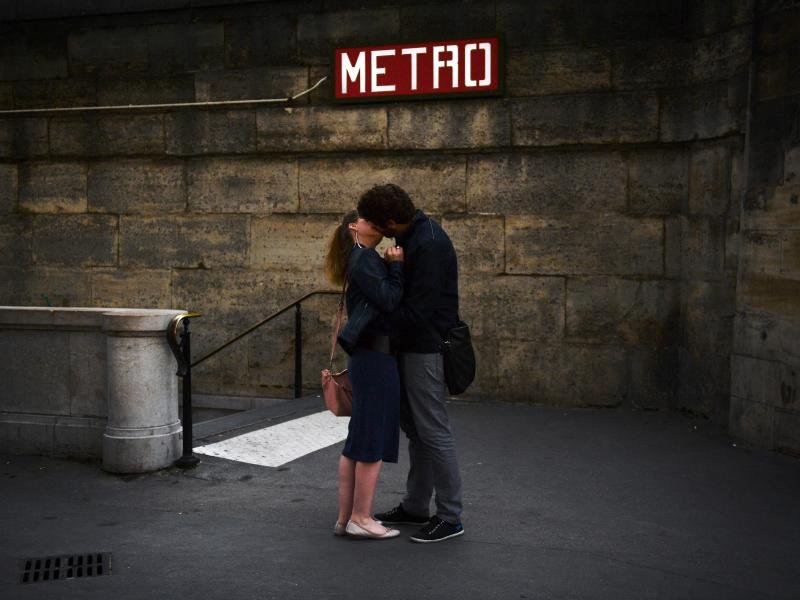 Verliebte in Paris können am Valentinstag romantische Nachrichten auf Reklametafeln anzeigen lassen.