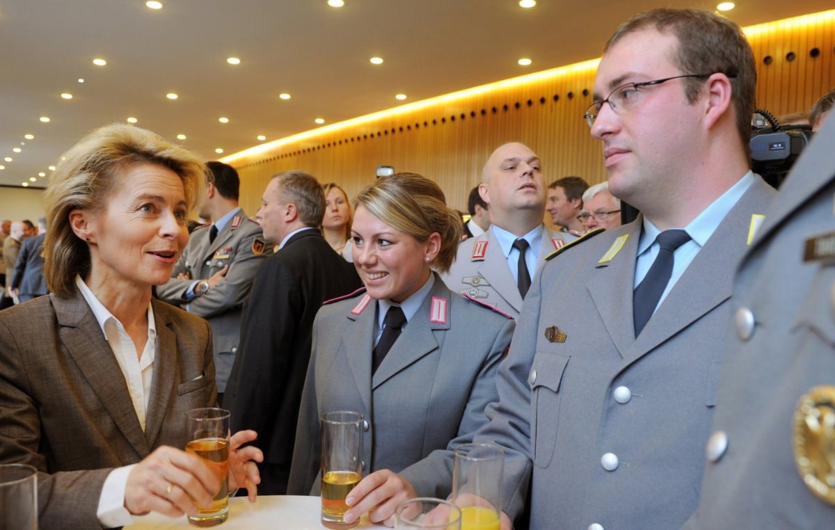 Von-der-Leyen_Bundeswehr.jpg