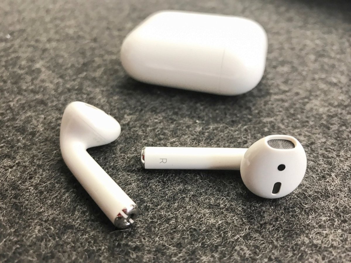 airpod_stecker_close~d6cdba53-3496-4283-aedb-7a15cbd2ca3a.jpg