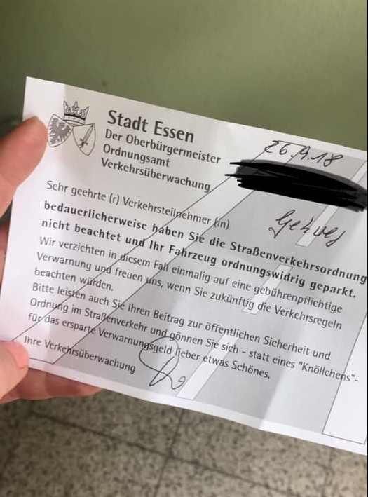 Bei Falschparkern verteilt Frau Zettel – die sich jetzt auch