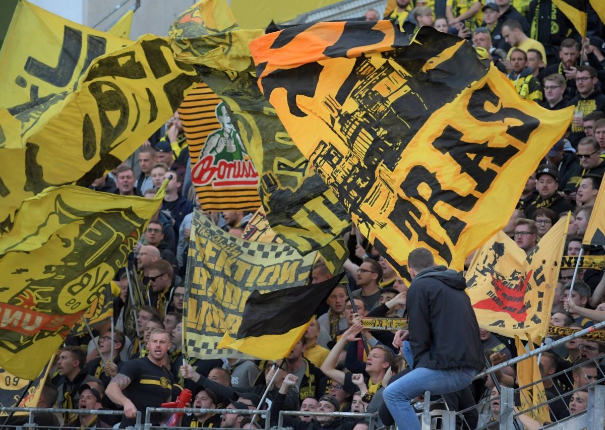 bvb-borussia-dortmund-fans