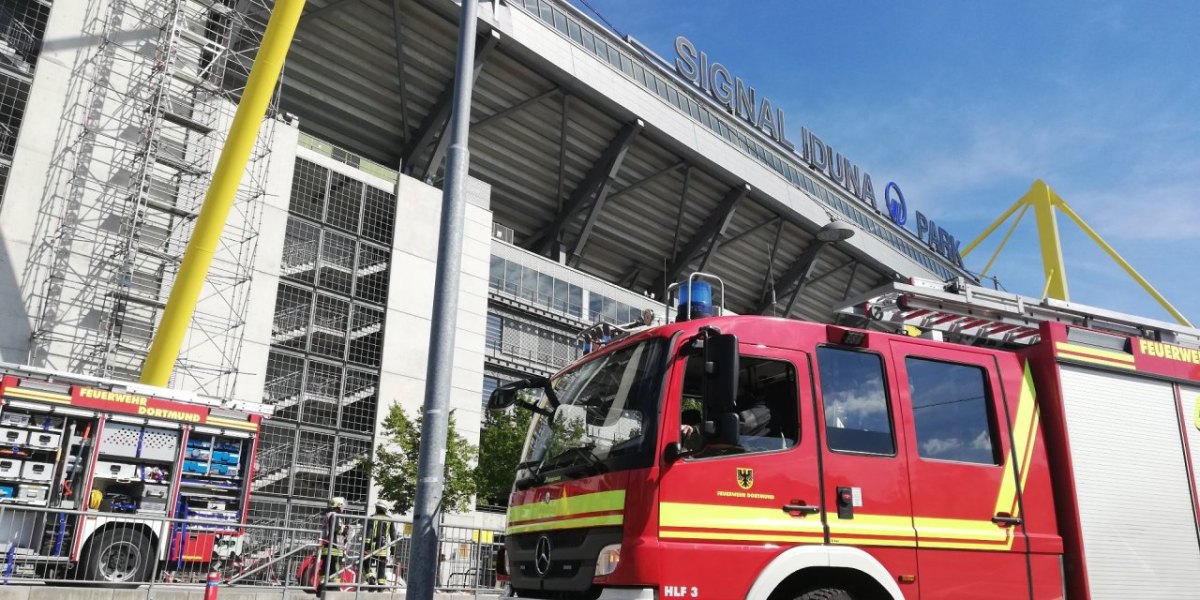 dortmund-borussia-dortmund-feuer.jpg