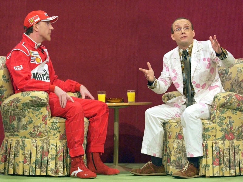 Als Formel-1-Weltmeister Michael Schumacher ließ sich Dittrich (li.) von Wigald Boning interviewen. 
