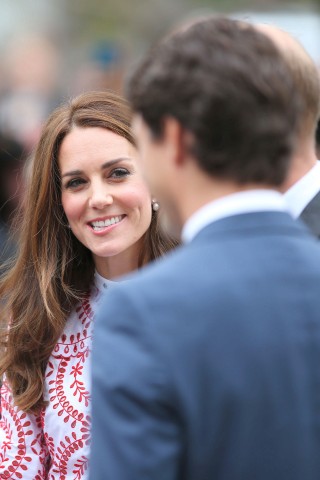 Beim Staatsbesuch mit ihrem Mann Prinz William in Vancouver hat sie Trudeaus Begrüßung sichtlich genossen.