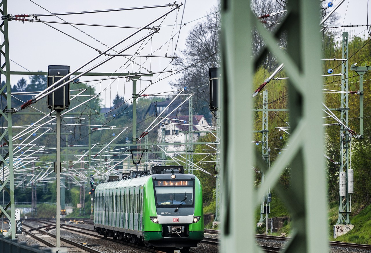 Essen: Für die S-Bahn ging es erst nach einer halben Stunde weiter. (Symbolbild)