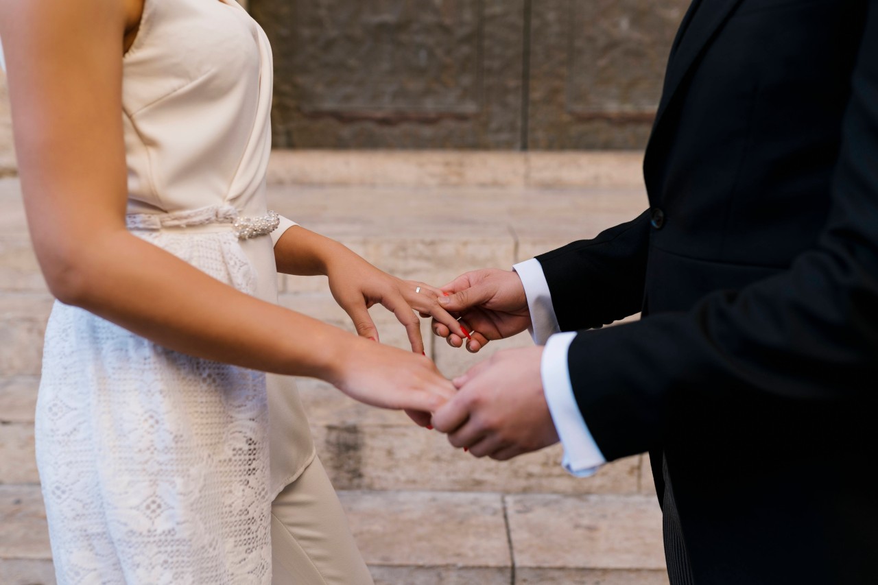 Hochzeit: Was eine Braut von ihrem Zukünftigen bei der Trauung verlangt, ist nicht zu fassen. (Symbolbild)