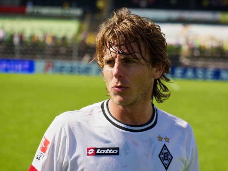 ...zum VVV Venlo in die niederländische Eredivisie und setzt seine Karriere damit nur 30 Kilometer entfernt von seinem bisherigen Arbeitsplatz fort. Meeuwis absolvierte seit 2009 lediglich 20 Bundesligaspiele für Gladbach.