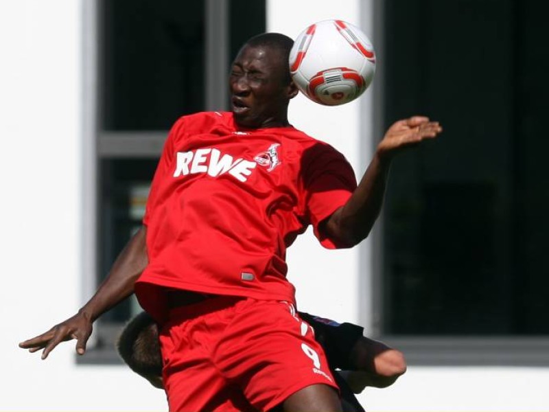 Manasseh Ishiaku muss sich dagegen einen neuen Verein suchen. Sein Vertrag beim 1. FC Köln wurde aufgelöst...