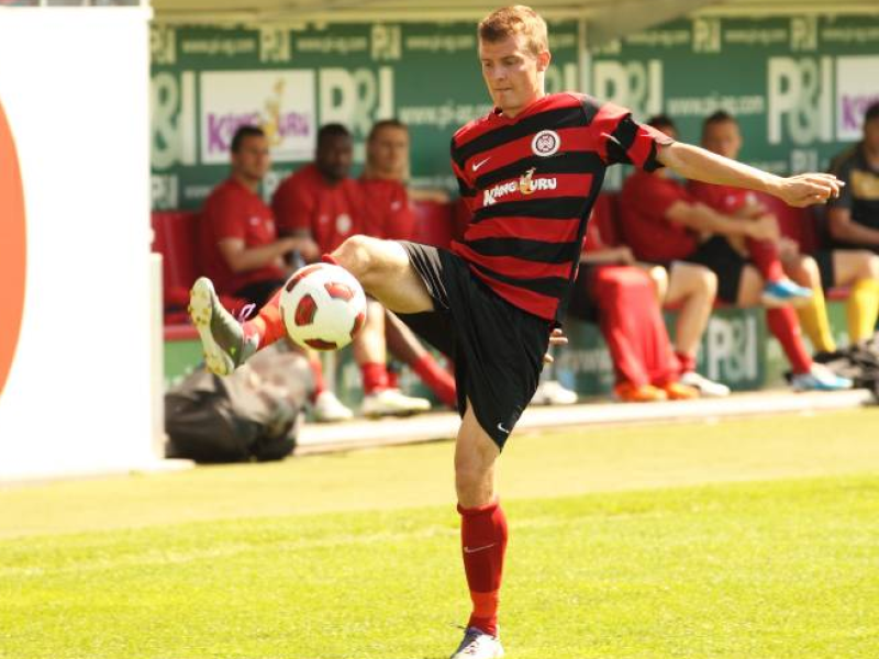 Daniel Brosinski war in der Mannschaft des SV Wehen Wiesbaden einer der Aktivposten. Nun verstärkt der ehemalige Karlsruher den MSV Duisburg. Vor seinem kurzen Gastspiel in Hessen...