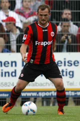 ...hat bei Bundesliga-Absteiger Eintracht Frankfurt angeheuert. Hoffer erzielte in 24 Spielen fünf Tore für die Lauterer. 