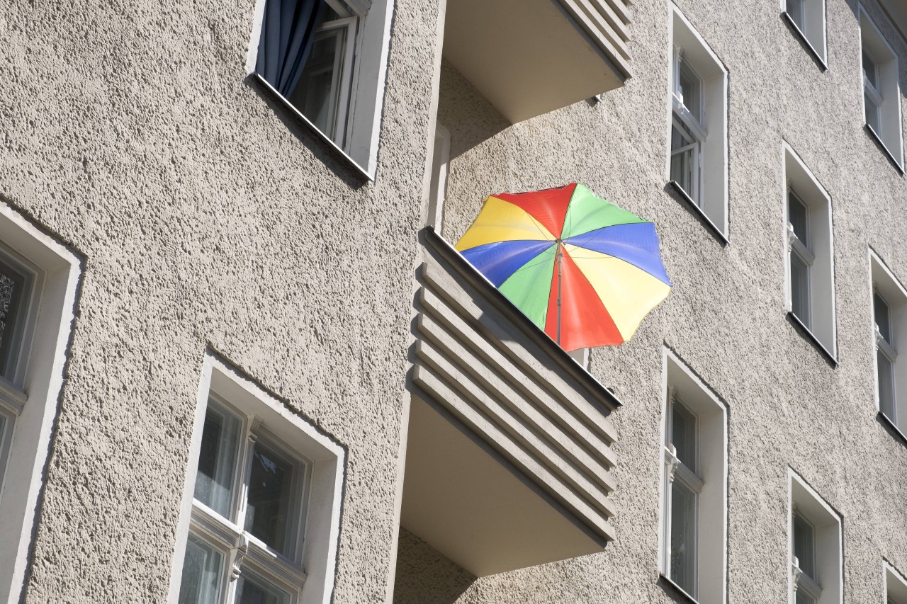 Ein Balkon in Berlin. Mittlerweile scheint sowas genug zu sein, um Gegenstand eigener Wohnungsanzeigen zu sein. 