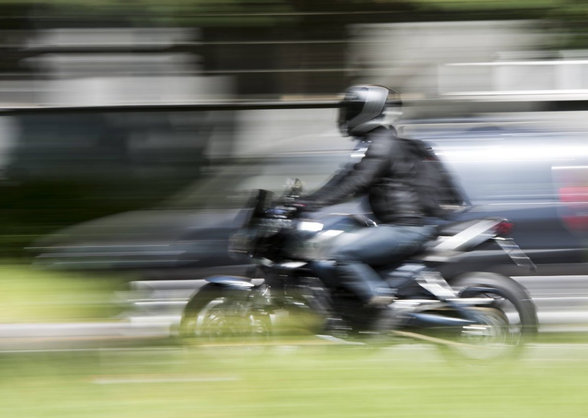 motorradunfall-duisburg-motorradfahrer-schwer-verletzt.jpg