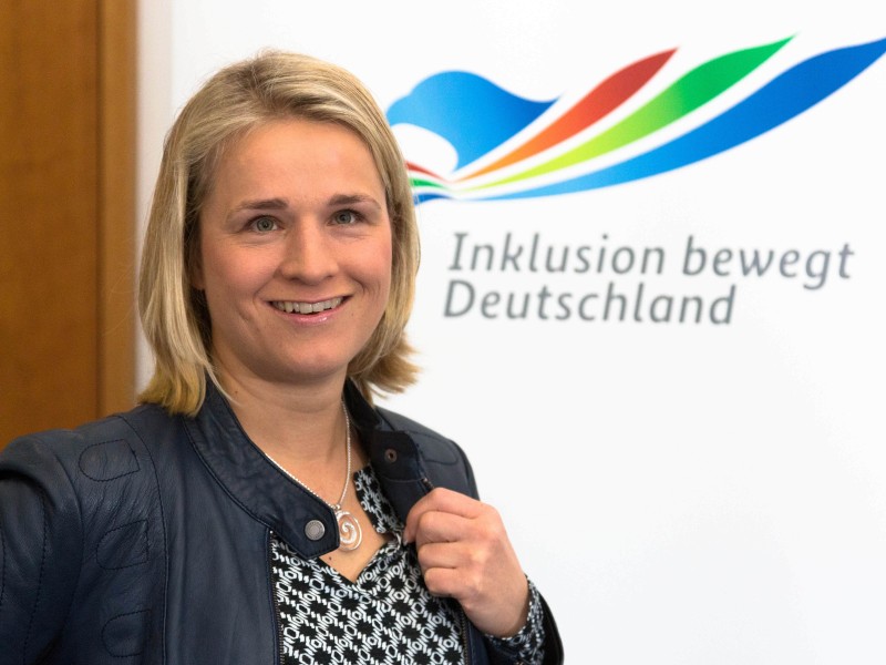 Verena Bentele (SPD/Bayern), Paralympics-Siegerin im Biathlon sowie Behindertenbeauftragte der Bundesregierung, darf ihre Stimme ebenfalls am 12. Februar abgeben.  