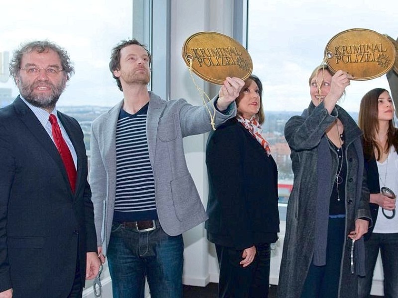 Der Tatort aus Dortmund. ARD stellt seine Ermittler für die Ruhrmetropole vor. Jörg Hartmann als Hauptkommissar Peter Faber, Anna Schudt als Hauptkommissarin Martina Bönisch, Aylin Tezel als Oberkommissarin Nora Dalay, Stefan Konarske als Oberkommissar Daniel Kossik.