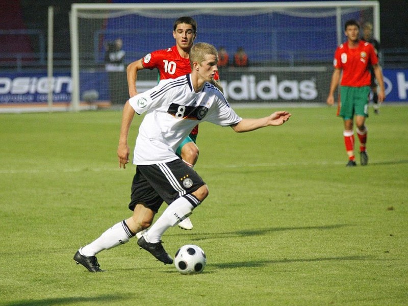 Im Mittelfeld: Lars Bender (Bayer Leverkusen), 27. April 1989, 4/0