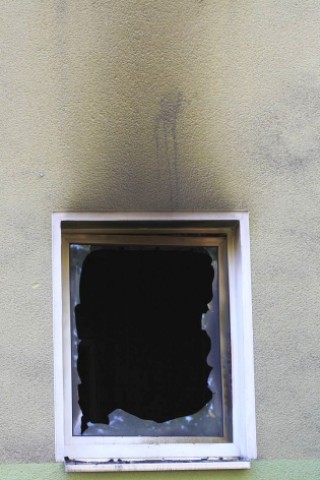 Bei einem Wohnungsbrand in der Fichtestraße in der Nordstadt in Dortmund sind am Freitagmorgen zwei Kinder tot aufgefunden worden. Ein drittes Kind starb wenig später im Krankenhaus. Foto: Stefan Reinke