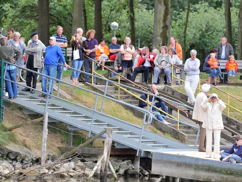 Halterner Stausee am Donnerstag, 06.09.2012. Zwei roemische Flusskriegsschiffe treten gegeneinander in einer Wettfahrt an. Ruderer aus der Region und Studenten der Wilhelm-Universität Münster rudern unter Hochleistungsbedingungen für die Wissenschaft, Sportmediziner nehmen die Werrte auf.Foto: Joachim Kleine-Büning/WAZ FotoPool