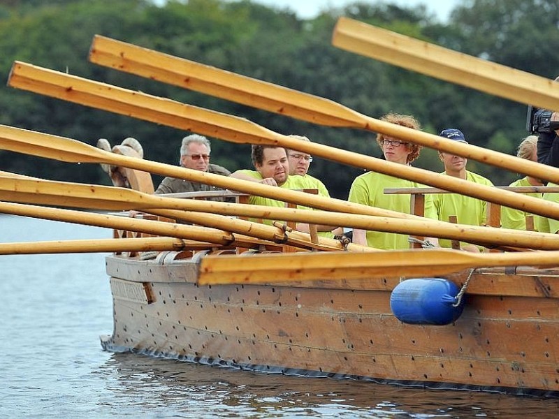 Halterner Stausee am Donnerstag, 06.09.2012. Zwei roemische Flusskriegsschiffe treten gegeneinander in einer Wettfahrt an. Ruderer aus der Region und Studenten der Wilhelm-Universität Münster rudern unter Hochleistungsbedingungen für die Wissenschaft, Sportmediziner nehmen die Werrte auf.Foto: Joachim Kleine-Büning/WAZ FotoPool