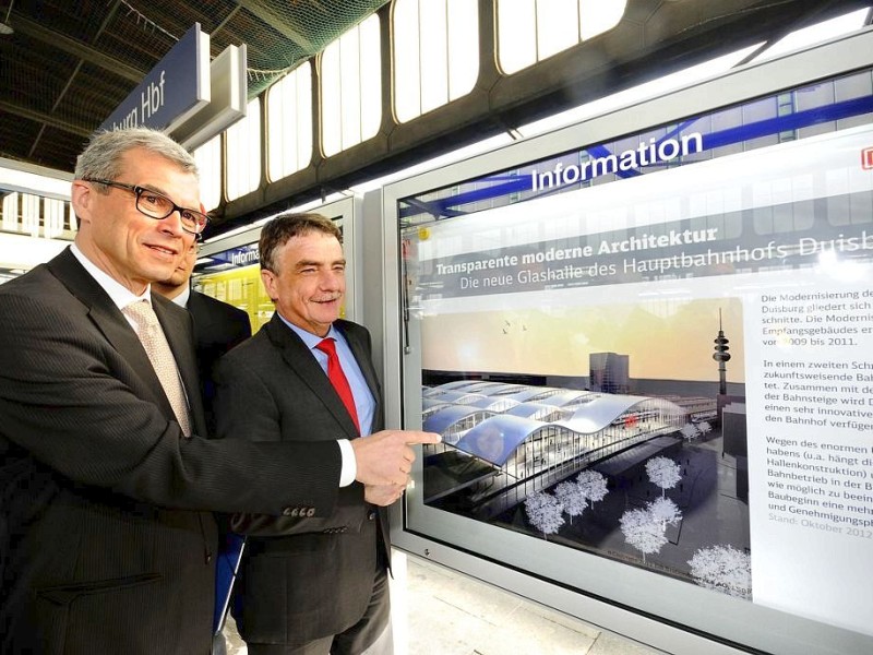 Großer Bahnhof für NRW-Verkehrsminister Michael Groschek am Freitag in Duisburg. Foto: Stephan Eickershoff / WAZ Fotopool