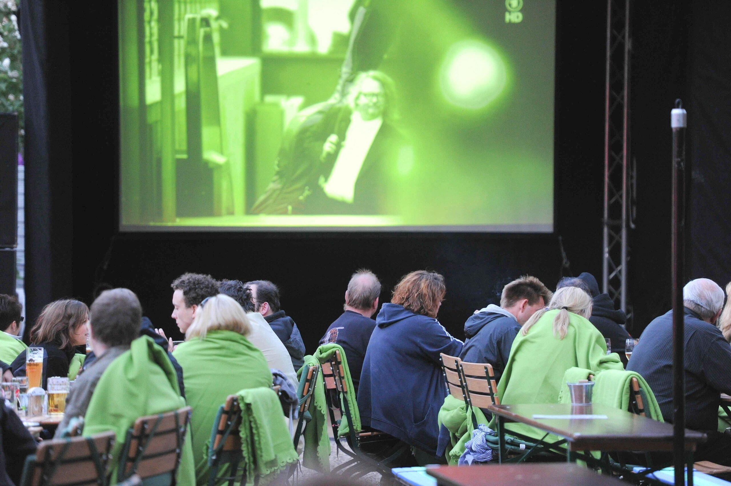 Am Samstag, 14.05.2011 gab es in der Gastwirtschaft Samanns Hof ein Public Viewing. Rudelgucken beim ESC Song Contest in Düsseldorf. Lena schaffte nur den zehnten Platz.Foto: Markus Joosten / WAZ FotoPool.