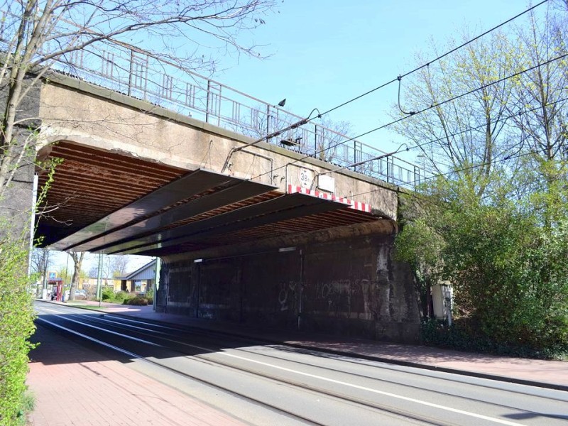 Unter den Schienen der Deutschen Bahn hindurch geht es weiter in Richtung Hamborn.