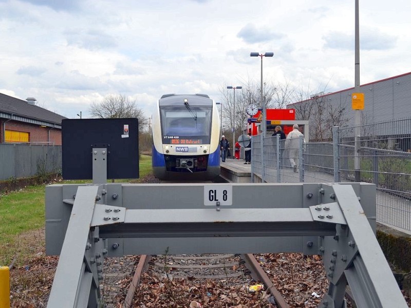 Die Züge der NordWestBahn fahren von hier bis nach Oberhausen.