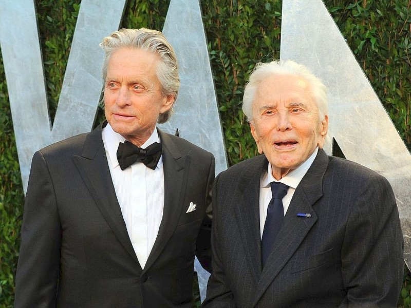 Generationenfrage: Darüber, wer berühmter ist, läßt sich streiten. Sowohl Kirk  Douglas als auch sein Sohn Michael Douglas sind sehr erfolgreich.