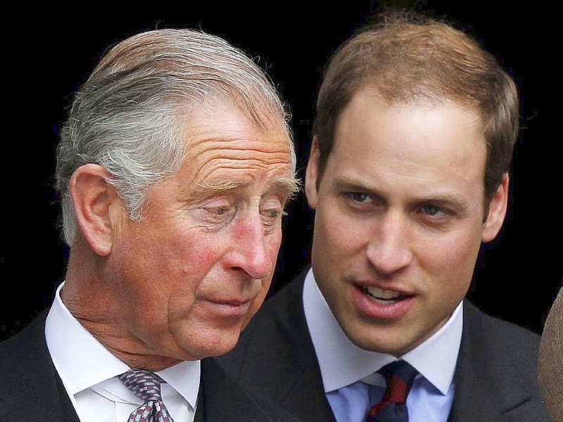 Zwei britische Prinzen unter sich: Prinz William spricht mit seinem Vater, Prinz Charles (l.).