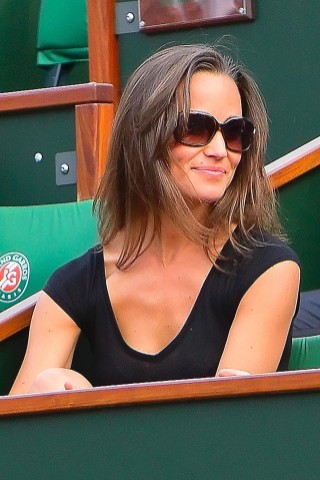 Charlotte Philippa Middleton - so ihr voller Name - ist grundsätzlich Sport-begeistert, was sie auch beim Besuch des French-open Tennisturniers in Paris bewies.  Hier schaute sie  Landsmann Andy Murray beim Spielen auf dem Centre Court zu.....