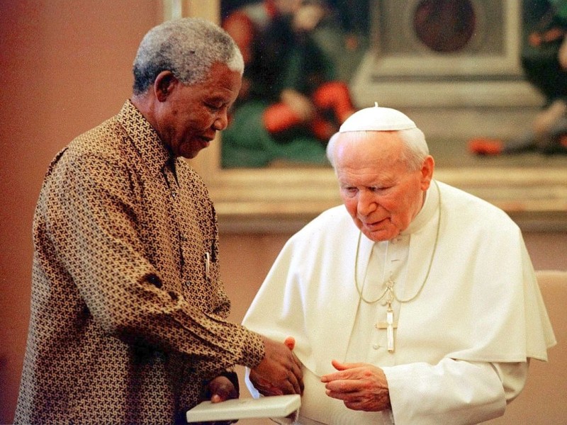 Zwei Große ihrer Zeit: 1998 besuchte Nelson Mandela Papst Johannes Paul II im Vatikan.