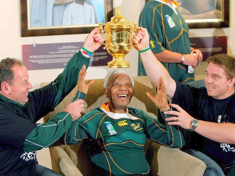 Die Rugby-Weltmeister 2007 besuchten Mandela im Zuge der weltweiten Siegesfeiern.