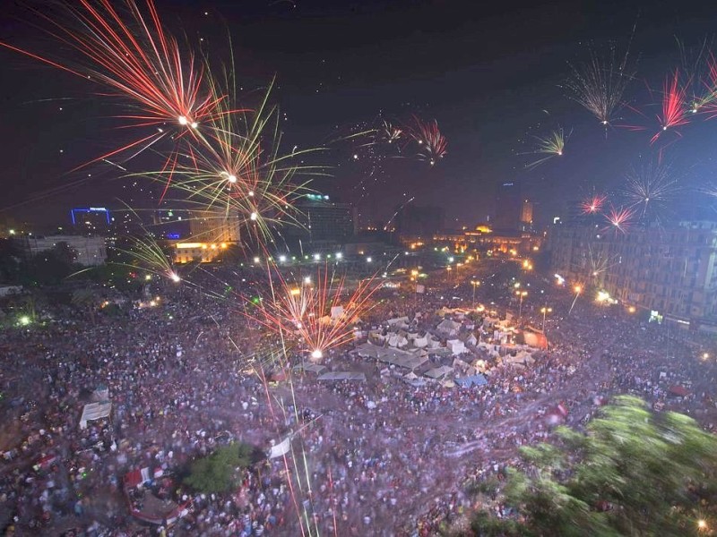 Freude in Ägypten: Präsident Mohammed Mursi ist am Mittwoch entmachtet worden, nachdem am Nachmittag das Ultimatum des Militärs ausgelaufen war. Hunderttausende Menschen versammelten sich in der Nacht auf dem Tahrir-Platz in Kairo.