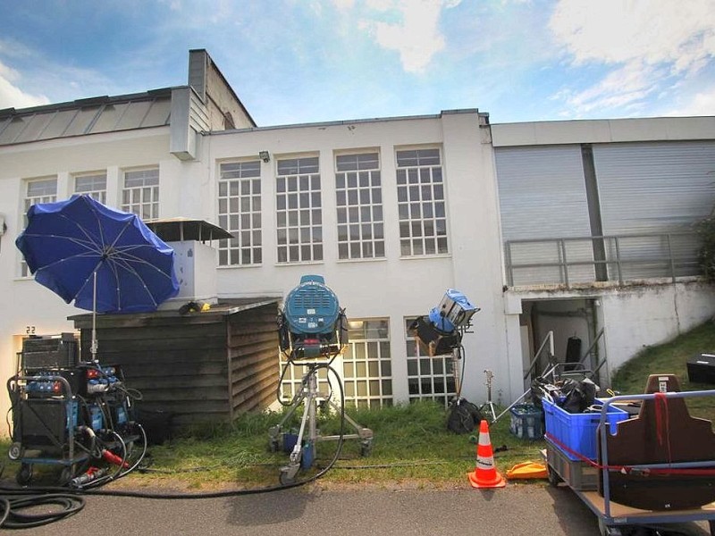 Das Gebäude von außen ist eine alte Schirmfabrik in Köln- Bickendorf.