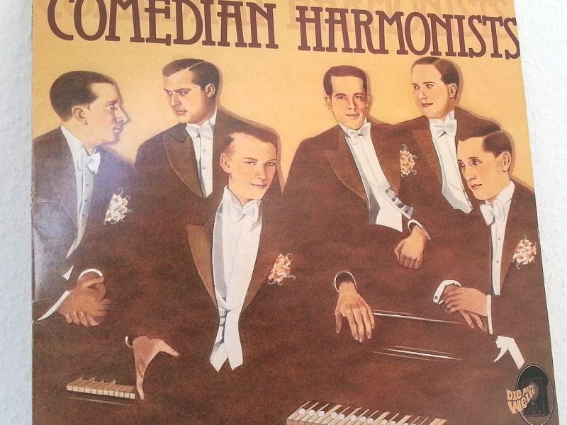 Comedian Harmonists: DER Klassiker der deutschen Popmusik im 20. Jahrhundert. Bis heute unerreicht an Witz und Geist!, meint Roland W. Waniek.