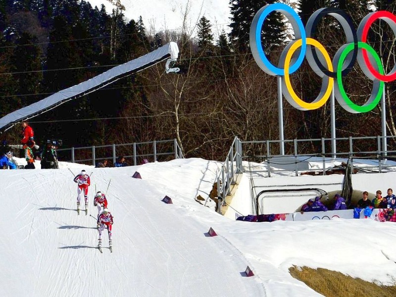 OLYMPIA - Olympische Spiele 2014 KRASNAJA POLJANA,RUSSLAND,22.FEB.14 - DIVERS, OLYMPIA, SKI NORDISCH, LANGLAUF - Olympische Winterspiele Sotschi 2014, Laura Center, Khrebet Psekhako, 30km Massenstart der Damen, Freistil. Bild zeigt Therese Johaug, Kristin Stoermer Steira und Marit Bjoergen (NOR). PUBLICATIONxINxGERxHUNxONLYOlympia Olympic Games 2014 Krasnaya Poljana Russia 22 Feb 14 Divers Olympia Ski Nordic Cross-country skiing Olympic Winter Games Sochi 2014 Laura Center   30km Mass start the women Free style Picture shows Therese Johaug Kristin Stoermer Steira and Marit Bjoergen NOR