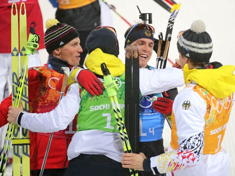 Die Biathleten steckten die harsche Kritik der letzten Tage und den Schock des deutschen Doping-Falls bravurös weg - In der Staffel mussten Erik Lesser, Daniel Böhm, Arnd Peiffer und Simon Schempp nur den Russen hinterher sehen - Silber!